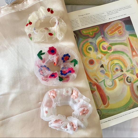 💕Last one Bundle of 3 x Scrunchie Tie Flowers - Picture 3 of 7